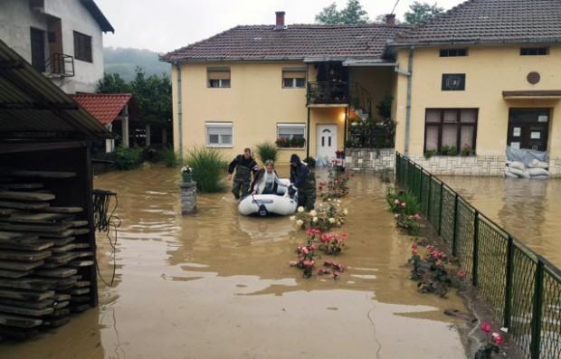 塞尔维亚紧急状态的相关图片